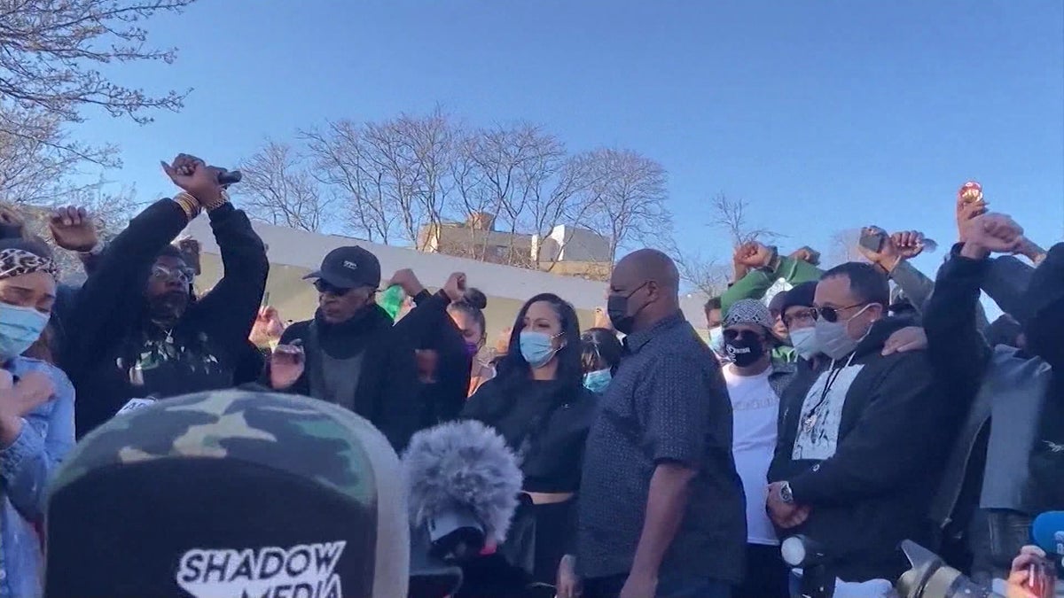 Prayer vigil held in Yonkers for rap star DMX as